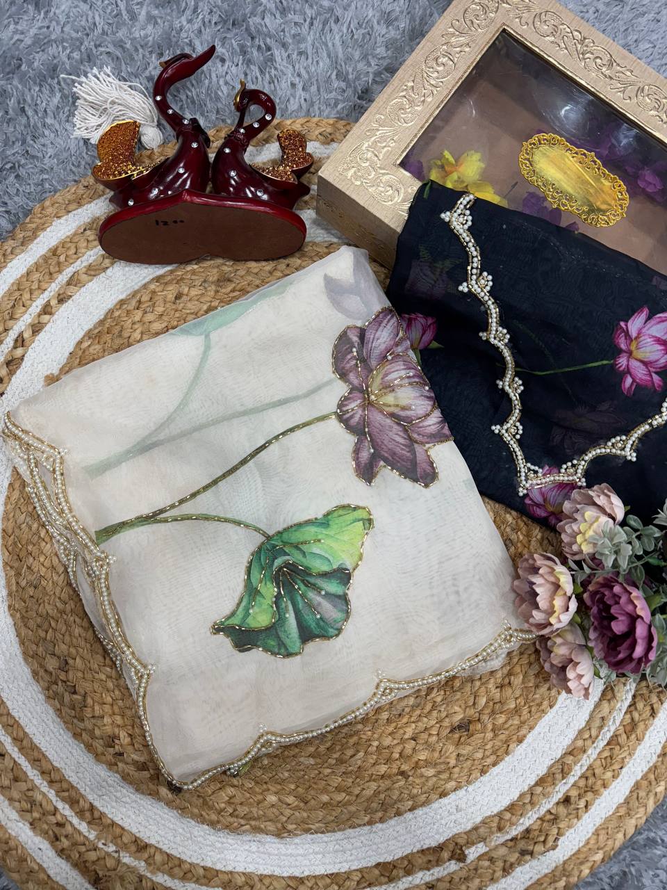 Women's Exquisite Lavender & White Organza Saree with Hand-Painted Lotus Floral Motifs & Gold Embellished Border – Complete with Matching Printed Blouse for Festive & Special Occasions - Image 6